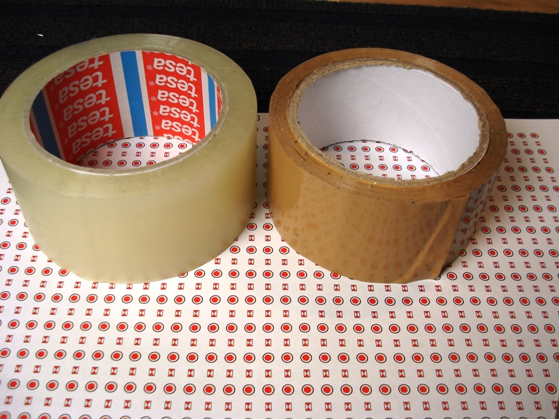 ausgedruckte Zugschlussscheiben mit Klebeband