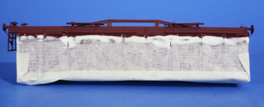 Trennkante zum Fahrwerk