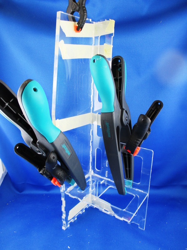 R�ckwand mit Boden verklebt