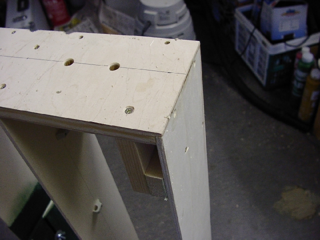 Die Steckbeinaufnahmen werden von auen geschraubt