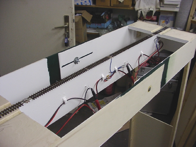 die Kabel sind zur Lngenausdehnung in Schlaufen gelegt