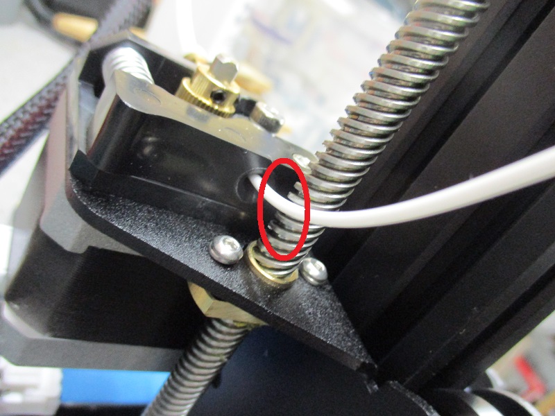 geringe Abstand zur Trapezgewindestange