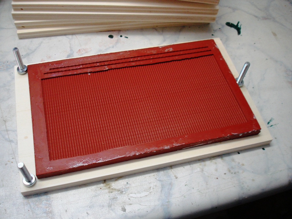 Die einstellbare Grundplatte