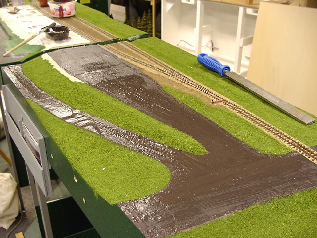 braungrauer Grundanstrich f�r Wege