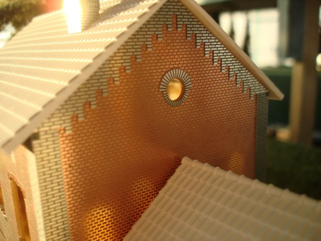 Giebel und rundes Fenster