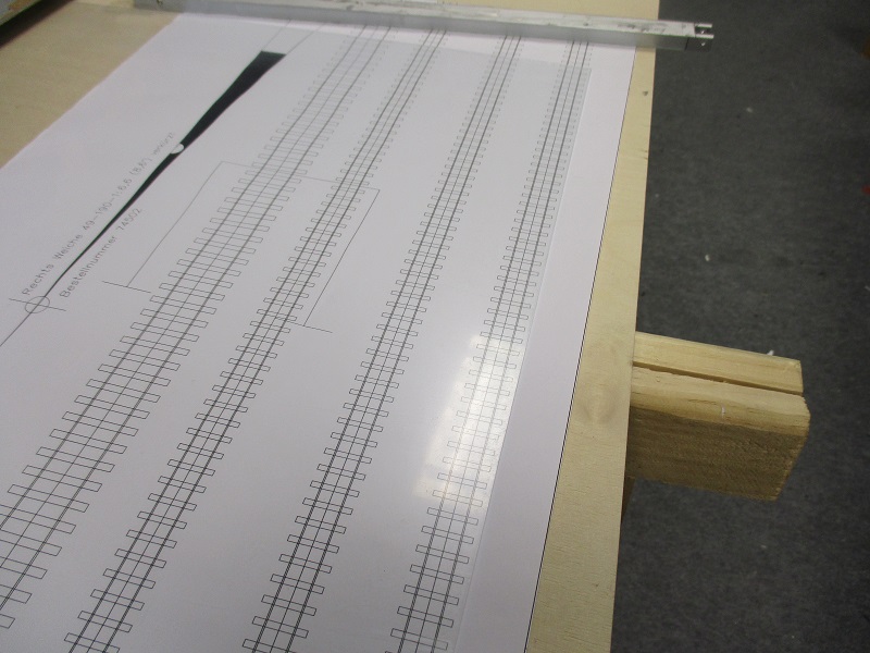 Acylglasplatte fixiert