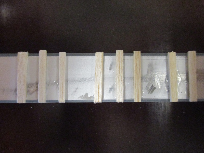 Balsaholzschwellen abschleifen