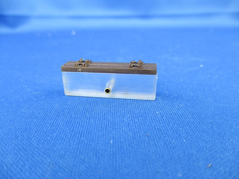 Leitrohr im Betonblock der Grube