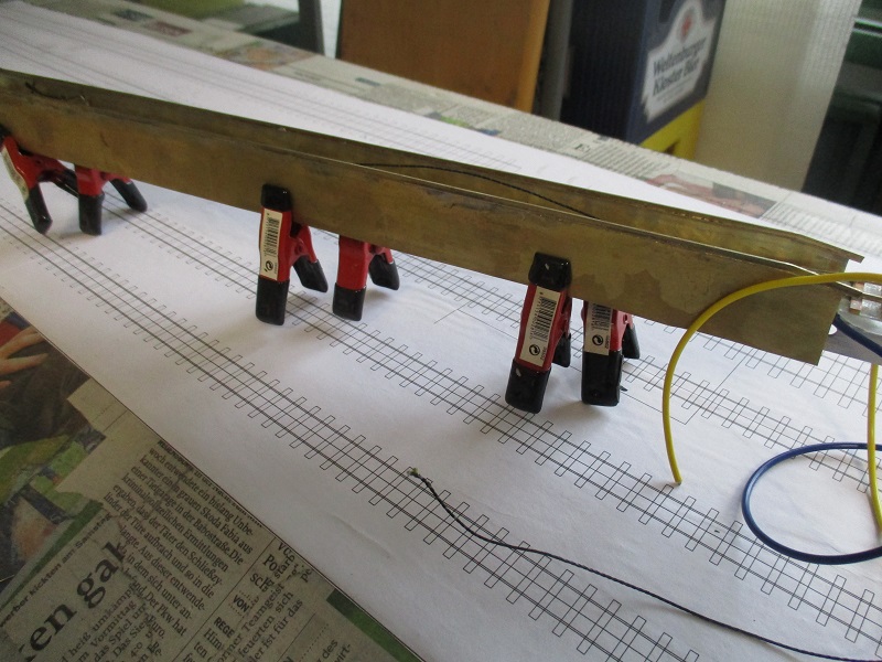 Seitenbleche mit Kraftklemmen