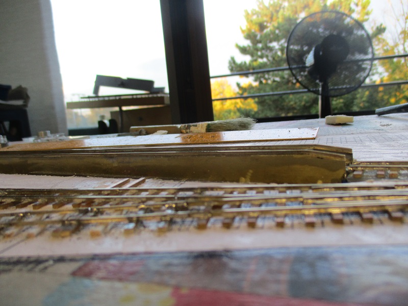 Grube schmalspurseitig