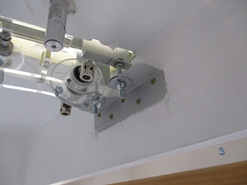 Aufhängungen montiert