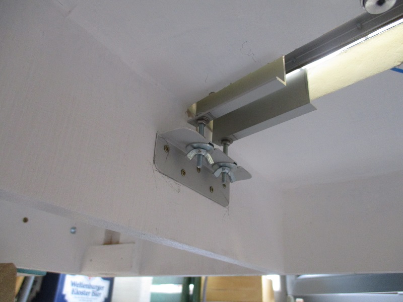 Aufhängungen montiert