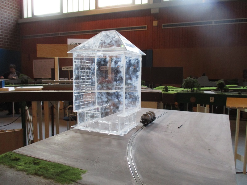 Lagergeb�ude mit aufgebocktem Bts50