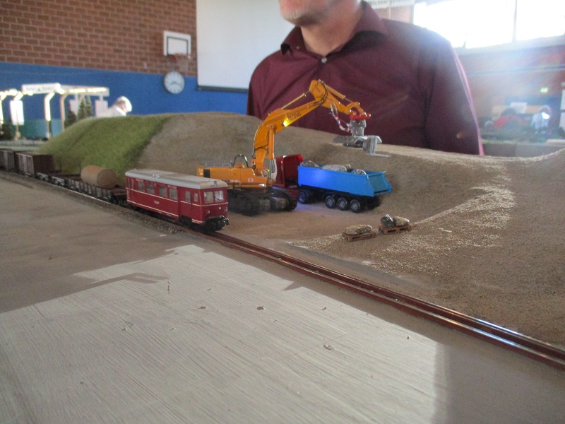 VT300 mit G�terzug im Steinbruch