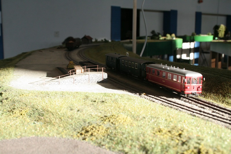 Sch�lerzug aus VT303, M-D 01 und M-D 03 in Olnhausen