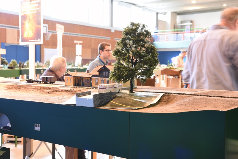 Br�cke, Baum und EG in Sch�ntal