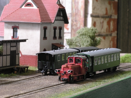 V22-03 mit M-D 402 beim rangieren in Lanken