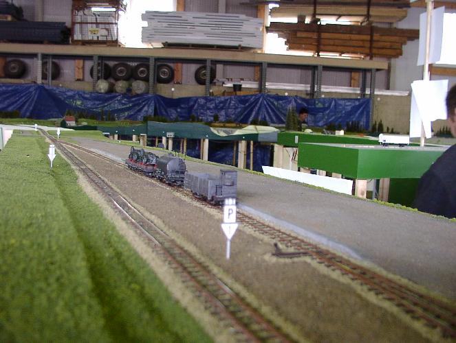 G-Wagen an der LStr in Widdern