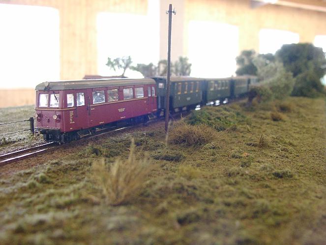 Der Personenzug auf der Strecke