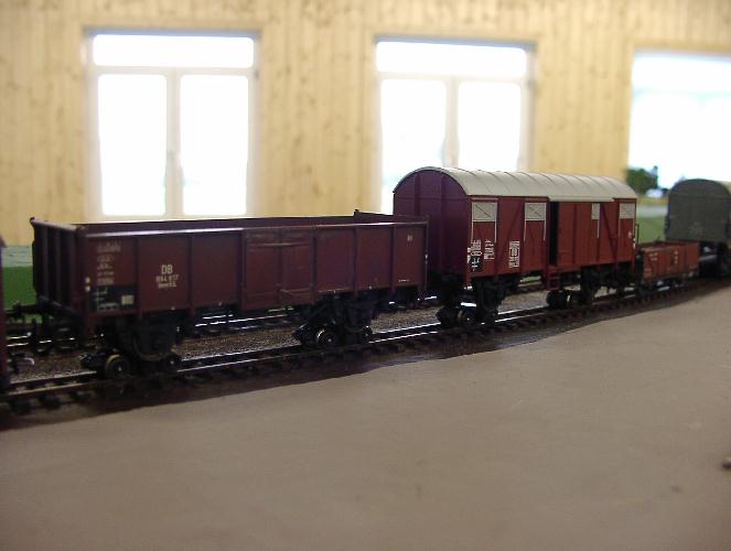 abgestellte G�terwagen in Olnhausen