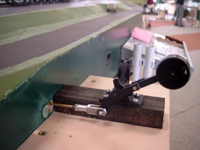 Der Stellhebel von der Seite