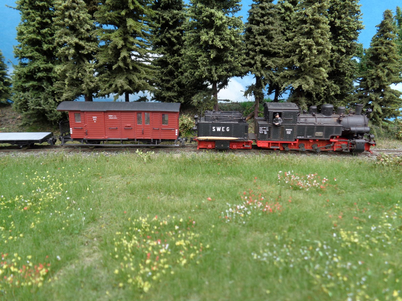 Der M-D89 hinter der Lok 152