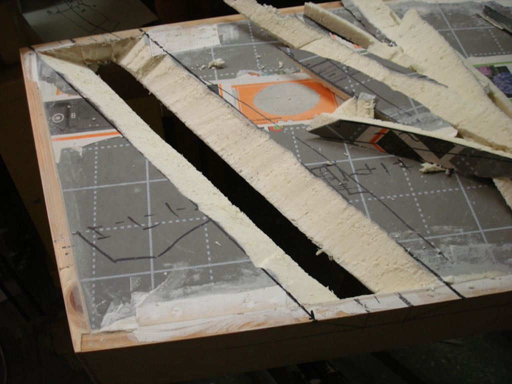 Beintasche ragt in den Kanal