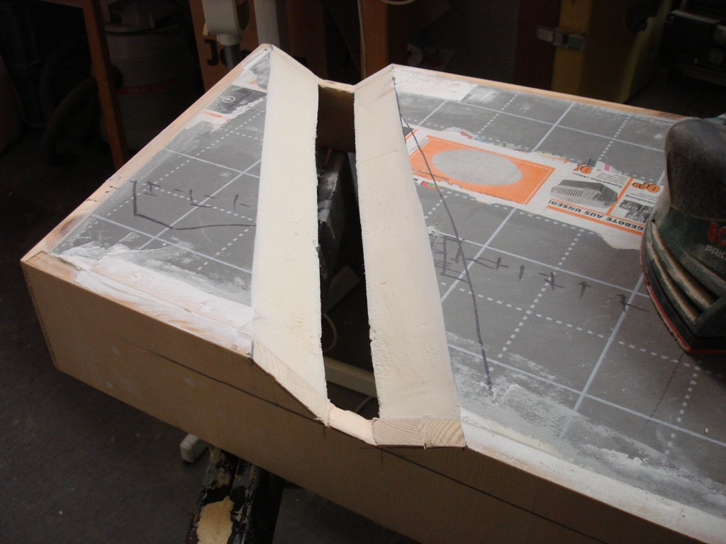 Seitenw�nde und Holz abgeschmirgelt